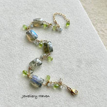 Charger l&#39;image dans la galerie, Labradorite and peridot bracelet