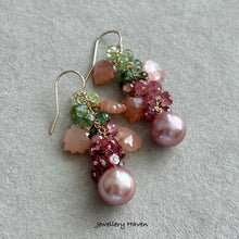 Laden Sie das Bild in den Galerie-Viewer, Round fresh water pearl, peach moonstone and tourmalines earrings