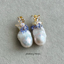Laden Sie das Bild in den Galerie-Viewer, Baroque pearl, tanzanite and opal earrings