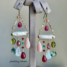 Charger l&#39;image dans la galerie, Fleur pearl chandelier earrings