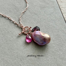 Load image into Gallery viewer, Purple golden iridescent baroque pearl toggle rose gold necklace