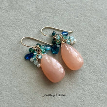 Carica l'immagine nel visualizzatore di Gallery, Peach moonstone, green tourmaline, blue kyanite earrings