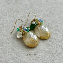 Laden Sie das Bild in den Galerie-Viewer, Golden rutilated quartz earrings