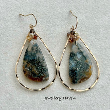 Load image into Gallery viewer, Marcasite in agate earrings