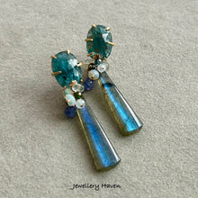 画像をギャラリービューアに読み込む, Blue flash labradorite and teal moss kyanite studs earrings