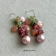 Laden Sie das Bild in den Galerie-Viewer, Round fresh water pearl, peach moonstone and tourmalines earrings