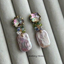 Laden Sie das Bild in den Galerie-Viewer, Iridescent lavender pearls and hexagon abalone shell stud earrings (detachable dangle)