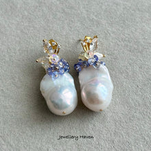 Laden Sie das Bild in den Galerie-Viewer, Baroque pearl, tanzanite and opal earrings
