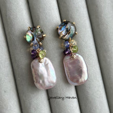 Cargar imagen en el visor de la galería, Iridescent lavender pearls and round abalone shell stud earrings (detachable dangle)