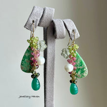 Laden Sie das Bild in den Galerie-Viewer, Variscite, green amethyst, tourmaline, pearl earrings