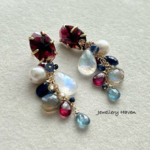 Laden Sie das Bild in den Galerie-Viewer, Moonstone, blue sapphires, labradorite clusters with garnet studs earrings