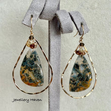 Load image into Gallery viewer, Marcasite in agate earrings