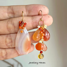 Carica l&#39;immagine nel visualizzatore di Gallery, Banded agate asymmetrical earrings