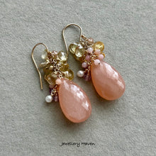 Laden Sie das Bild in den Galerie-Viewer, Peach moonstone, champagne zircon, pink opal earrings