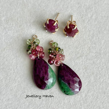 Cargar imagen en el visor de la galería, Ruby zoisite with ruby studs earrings (detachable)