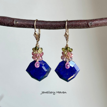 Laden Sie das Bild in den Galerie-Viewer, Lapis lazuli and tourmalines earrings