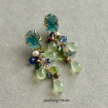 Cargar imagen en el visor de la galería, Prehnite, peridot clusters and teal moss kyanite studs earrings