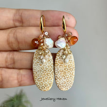 画像をギャラリービューアに読み込む, Fossil coral, citrine and pearl earrings