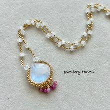 Charger l&#39;image dans la galerie, Blue flash rainbow moonstone necklace