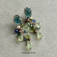 Cargar imagen en el visor de la galería, Prehnite, peridot clusters and teal moss kyanite studs earrings