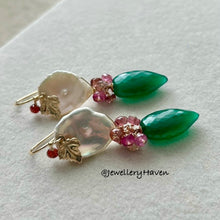 Load image into Gallery viewer, Green onyx and Keshi pearl earrings
