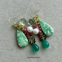 Laden Sie das Bild in den Galerie-Viewer, Variscite, green amethyst, tourmaline, pearl earrings