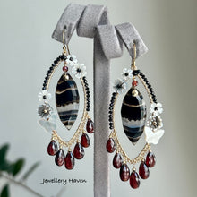 Laden Sie das Bild in den Galerie-Viewer, Black banded agate, garnet, black spinel chandelier earrings