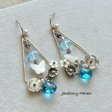 Laden Sie das Bild in den Galerie-Viewer, Blue topaz chandelier earrings