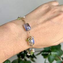 Cargar imagen en el visor de la galería, Labradorite and peridot bracelet