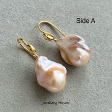 Load image into Gallery viewer, Baroque pearls with snake design hook earrings (detachable)