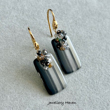 Load image into Gallery viewer, Banded agate cluster earrings