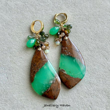 Cargar imagen en el visor de la galería, Boulder chrysoprase earrings