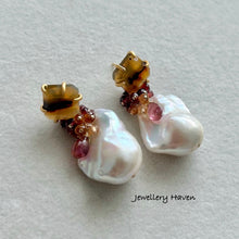 Load image into Gallery viewer, Montana agate with white iridescent baroque pearl earrings (detachable)