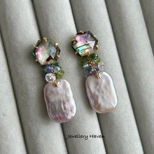 Laden Sie das Bild in den Galerie-Viewer, Iridescent lavender pearls and hexagon abalone shell stud earrings (detachable dangle)