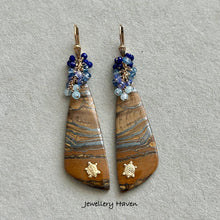 Cargar imagen en el visor de la galería, Tiger eye earrings (sea turtle theme)