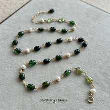 Load image into Gallery viewer, Green tourmaline and pearl necklace
