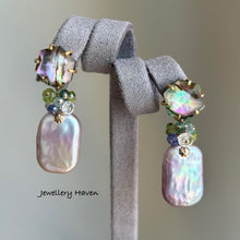 Laden Sie das Bild in den Galerie-Viewer, Iridescent lavender pearls and hexagon abalone shell stud earrings (detachable dangle)
