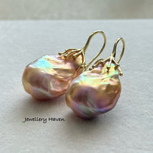 Charger l&#39;image dans la galerie, Metallic iridescent baroque pearl earrings #3