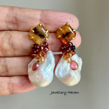 Load image into Gallery viewer, Montana agate with white iridescent baroque pearl earrings (detachable)