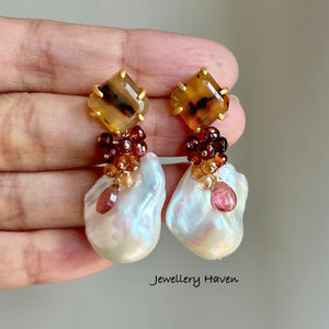 Montana agate with white iridescent baroque pearl earrings (detachable)