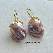 Load image into Gallery viewer, Metallic iridescent baroque pearl earrings