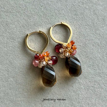 Laden Sie das Bild in den Galerie-Viewer, Beer quartz, Mexican fire opal, rhodochrosite and garnet earrings