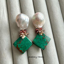 Load image into Gallery viewer, Australian malachite and baroque pearl studs earrings