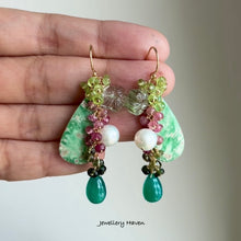 Laden Sie das Bild in den Galerie-Viewer, Variscite, green amethyst, tourmaline, pearl earrings