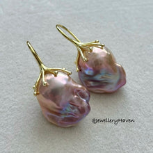 Load image into Gallery viewer, Metallic iridescent baroque pearl earrings
