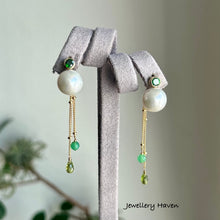 Cargar imagen en el visor de la galería, Round pearl studs with peridot and chrysoprase dangle earrings
