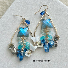 Laden Sie das Bild in den Galerie-Viewer, Labradorite butterfly chandelier earrings