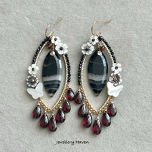 Laden Sie das Bild in den Galerie-Viewer, Black banded agate, garnet, black spinel chandelier earrings