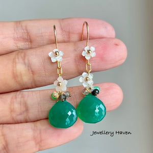 Green onyx, mother of pearl flowers earrings