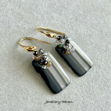 Load image into Gallery viewer, Banded agate cluster earrings